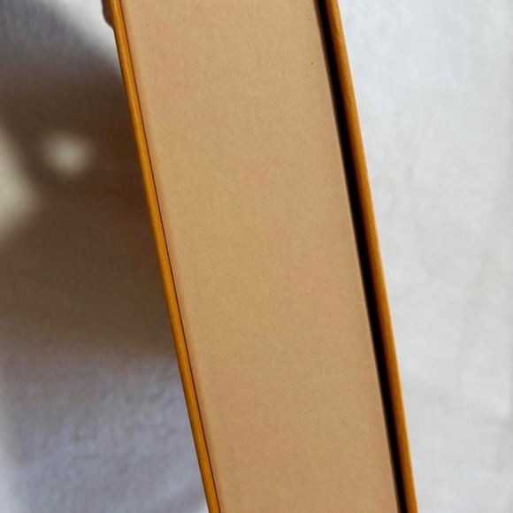 Auth Louis Vuitton M size box, dust bag & 2 different gift bags LIKE NEW! - Picture 5 of 14